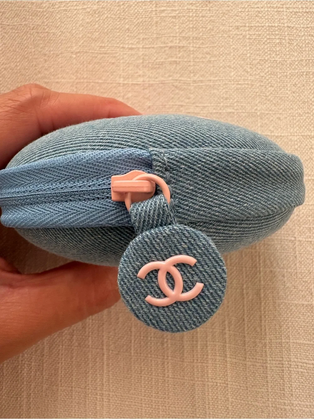 CHANEL LA CRÈME MAIN Denim Case